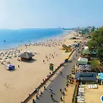 Апартаменты Admiral Plaza A1 Sunny *