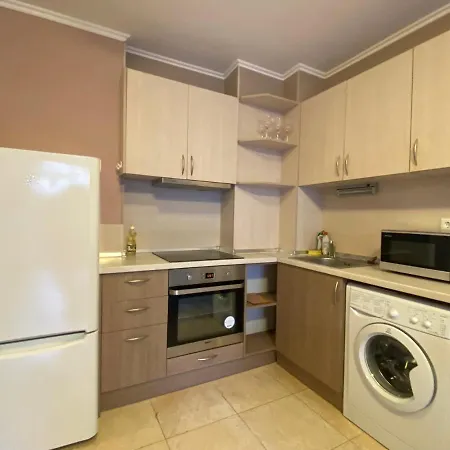 Admiral Plaza A1 Sunny Apartment